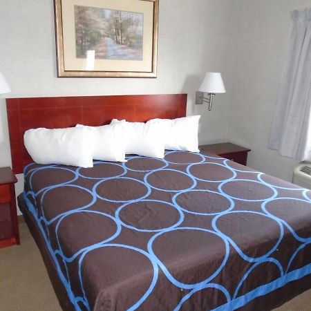 Super 8 By Wyndham Red Deer City Centre Ngoại thất bức ảnh