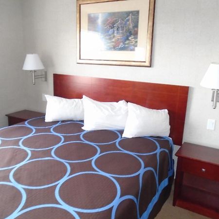 Super 8 By Wyndham Red Deer City Centre Ngoại thất bức ảnh