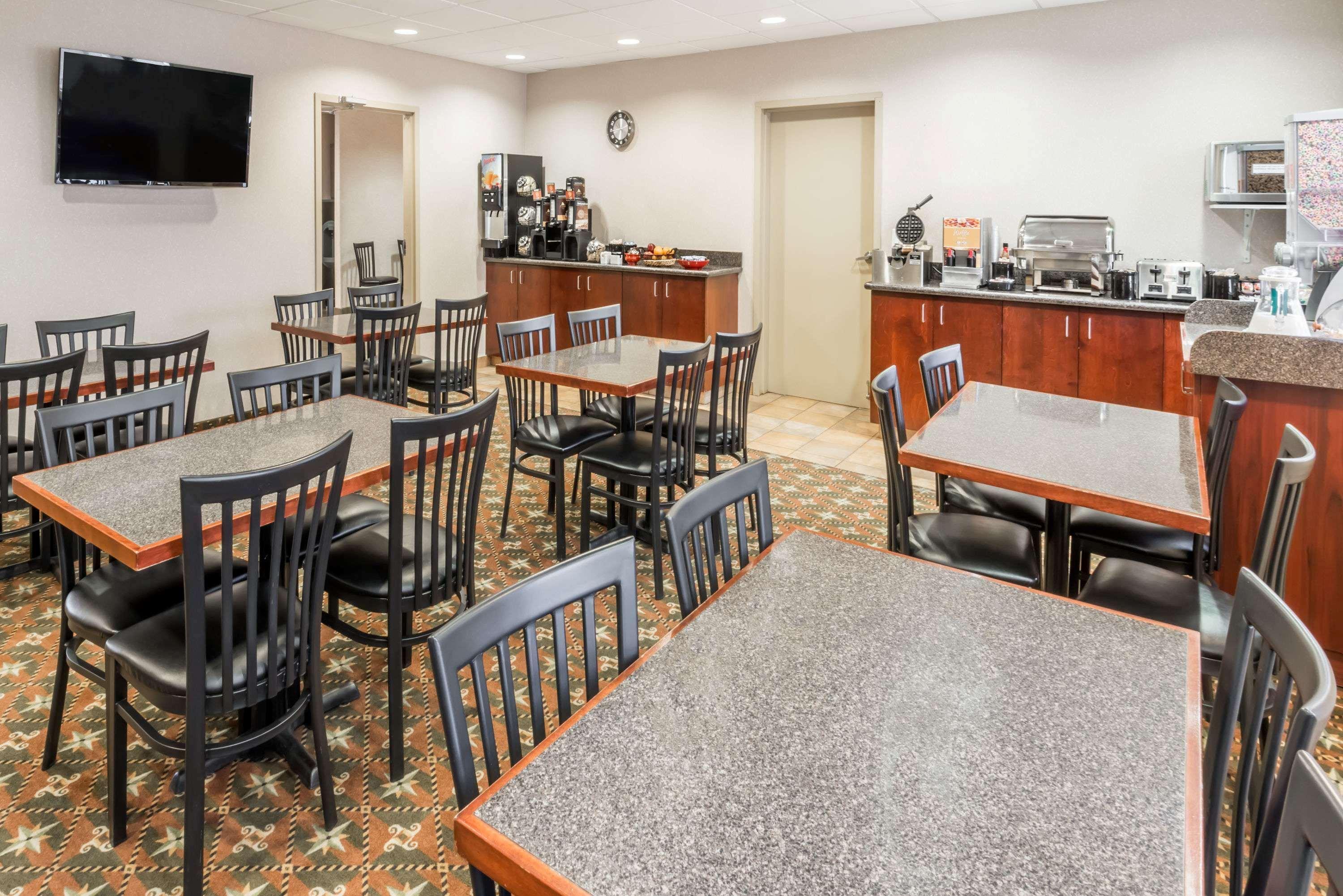 Super 8 By Wyndham Red Deer City Centre Ngoại thất bức ảnh