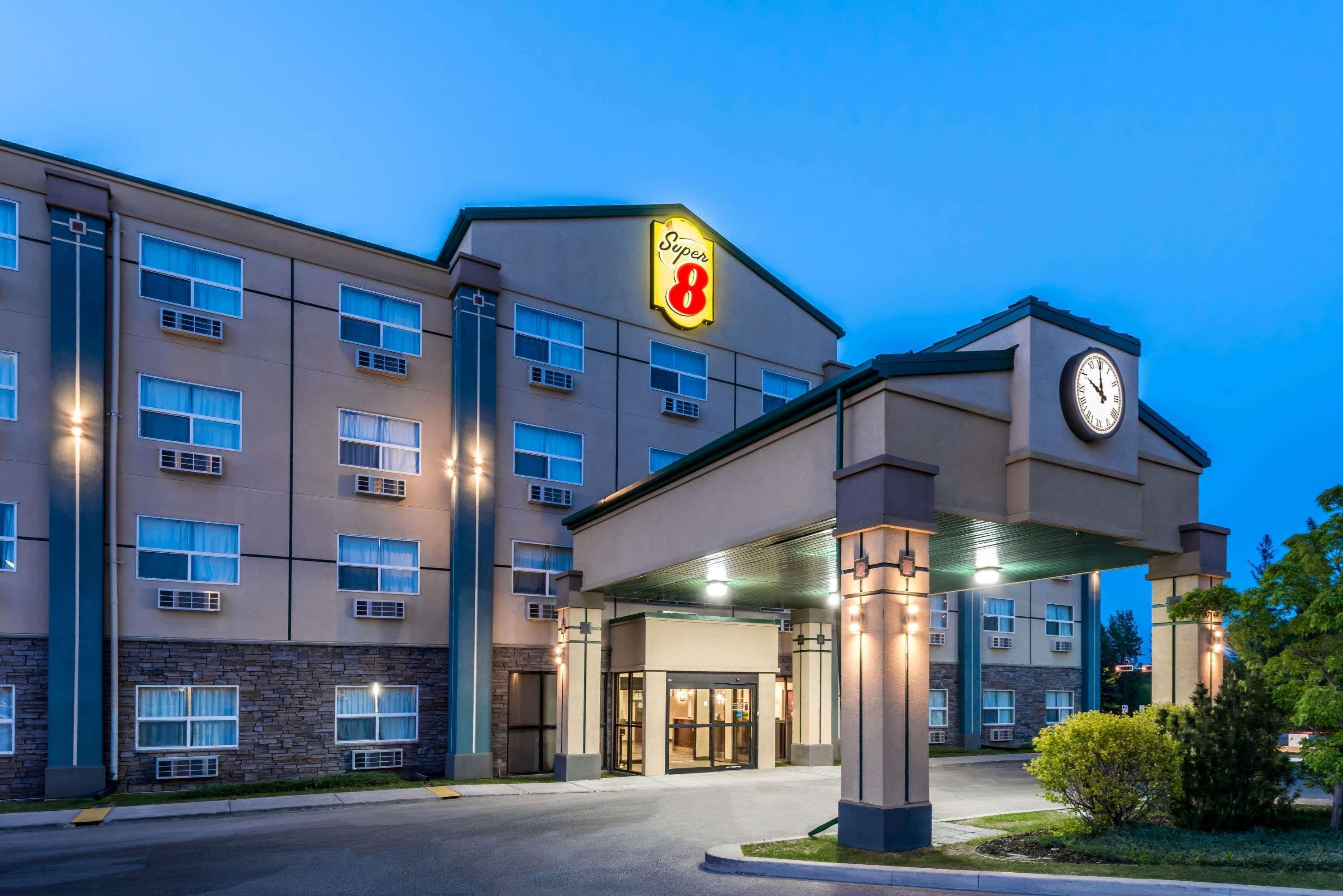 Super 8 By Wyndham Red Deer City Centre Ngoại thất bức ảnh