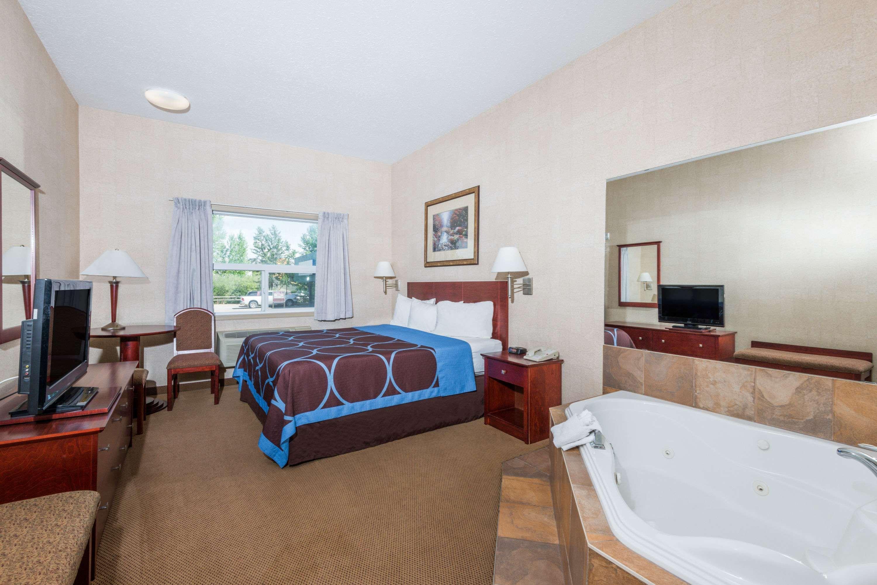 Super 8 By Wyndham Red Deer City Centre Ngoại thất bức ảnh