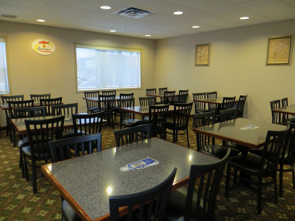 Super 8 By Wyndham Red Deer City Centre Ngoại thất bức ảnh