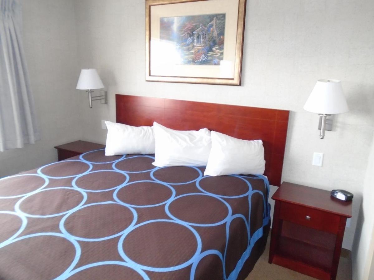 Super 8 By Wyndham Red Deer City Centre Ngoại thất bức ảnh