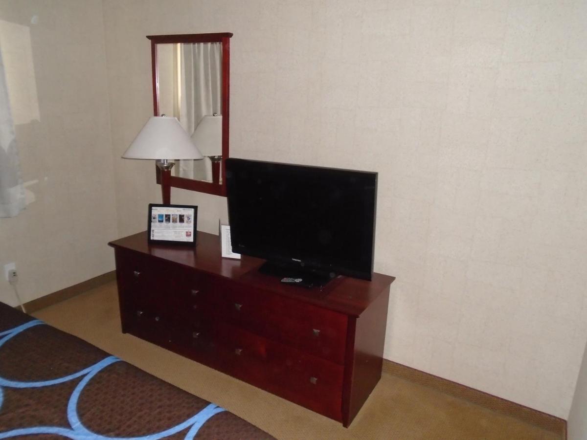 Super 8 By Wyndham Red Deer City Centre Ngoại thất bức ảnh