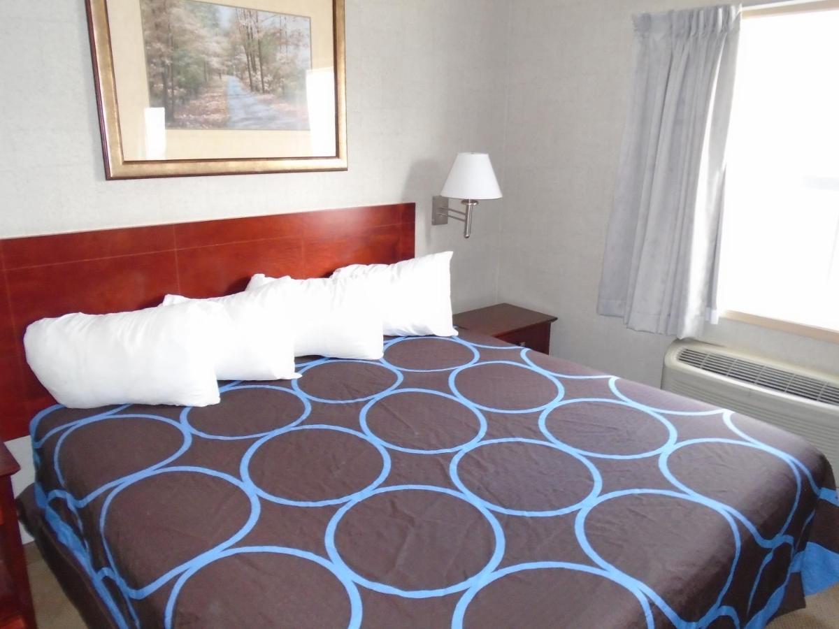 Super 8 By Wyndham Red Deer City Centre Ngoại thất bức ảnh